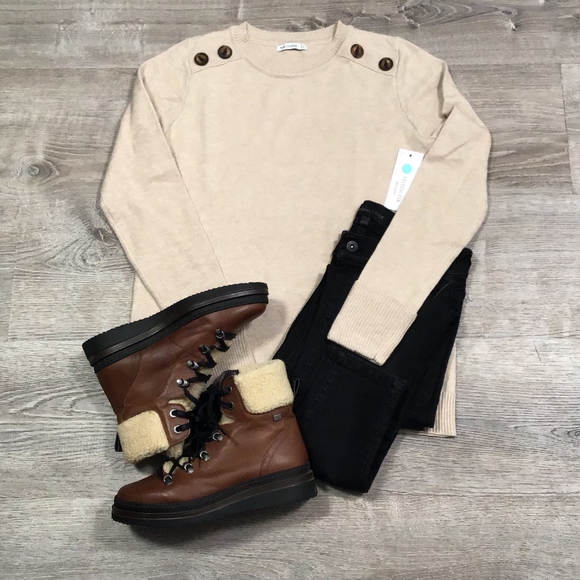 Pink Clover Cream Sweater with Button Accents - Picture 3 of 9